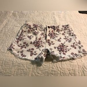 Love, Fire Stretchy Shorts Size 3